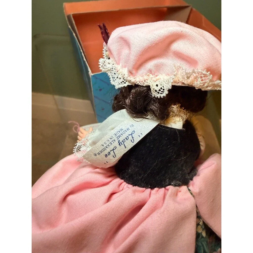 Madame Alexander Lady Lee #442 Miniature Showcase Doll w/ Box Tag Bonnet 8”